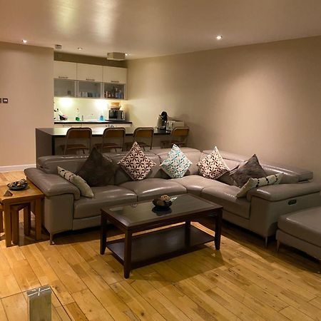 City Centre 2 Bedroom Apartment, Secure Parking. Глазго Экстерьер фото